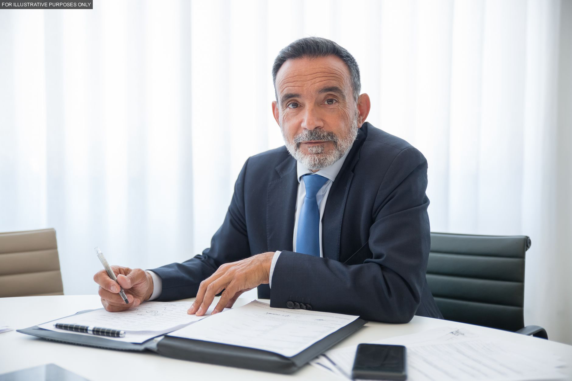 My elderly father-in-law rewrote his will to leave everything to the caretaker who moved in six months ago — what the family did not know was that I had already had him evaluated by a specialist who documented everything.