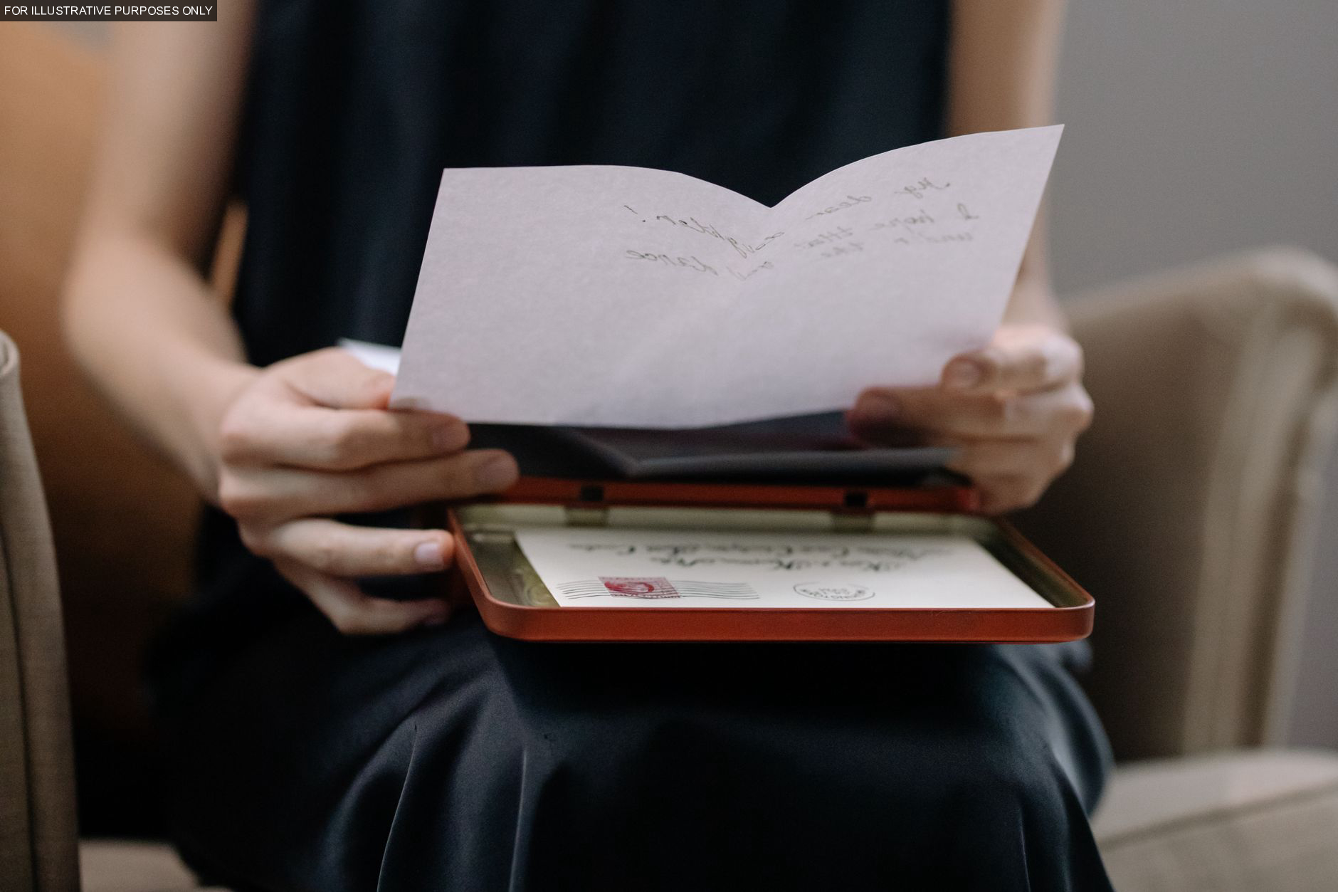 The night my mother died I sat with her in silence for an hour before I called anyone, and the only person who understood why was the hospice volunteer who had been reading to her every Tuesday — she handed me a note my mother had dictated two weeks earlier that I had no idea existed.